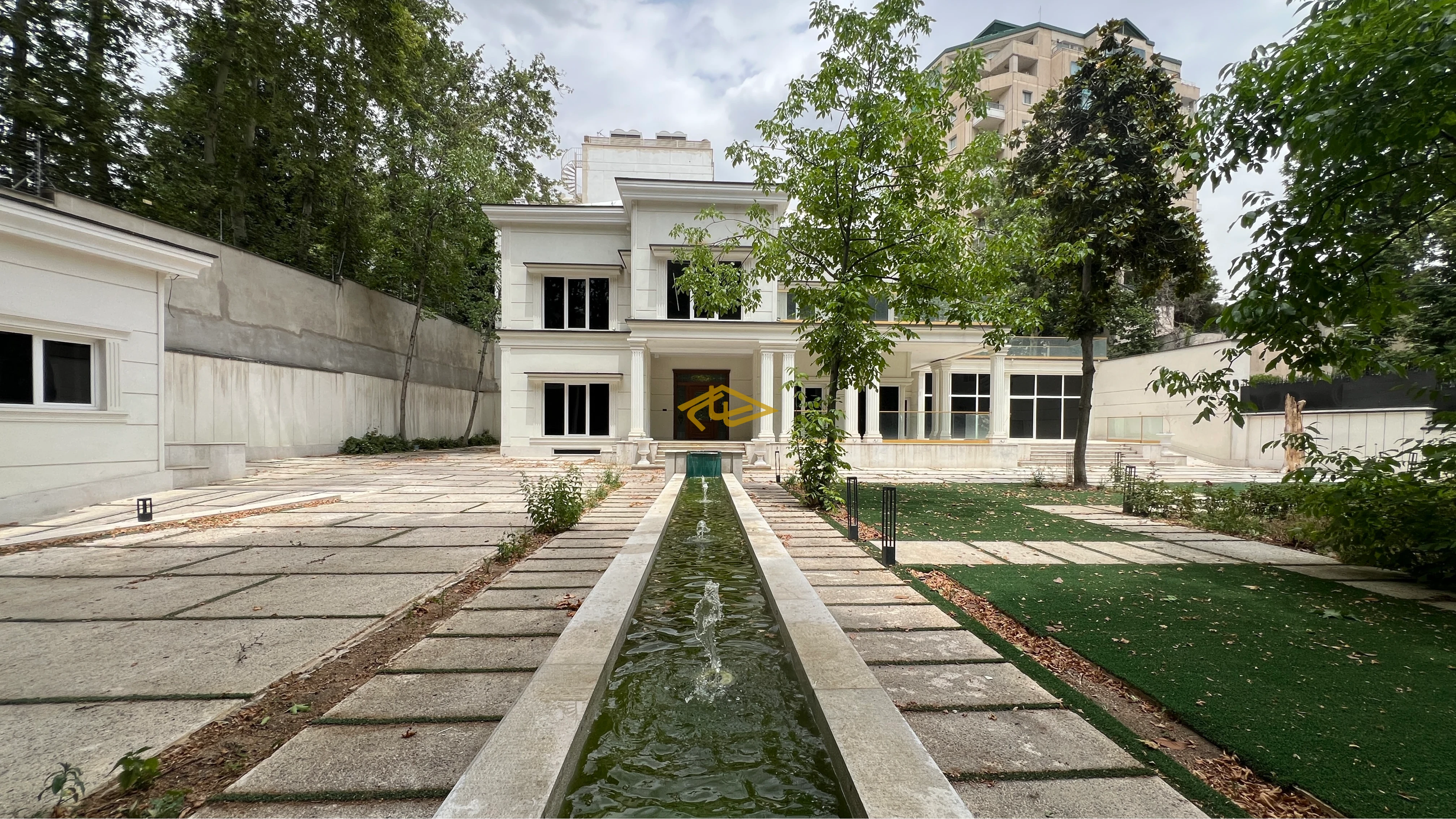 فروش ویلا محدوده کاخ زعفرانیه | ۱۵۰۰ متر