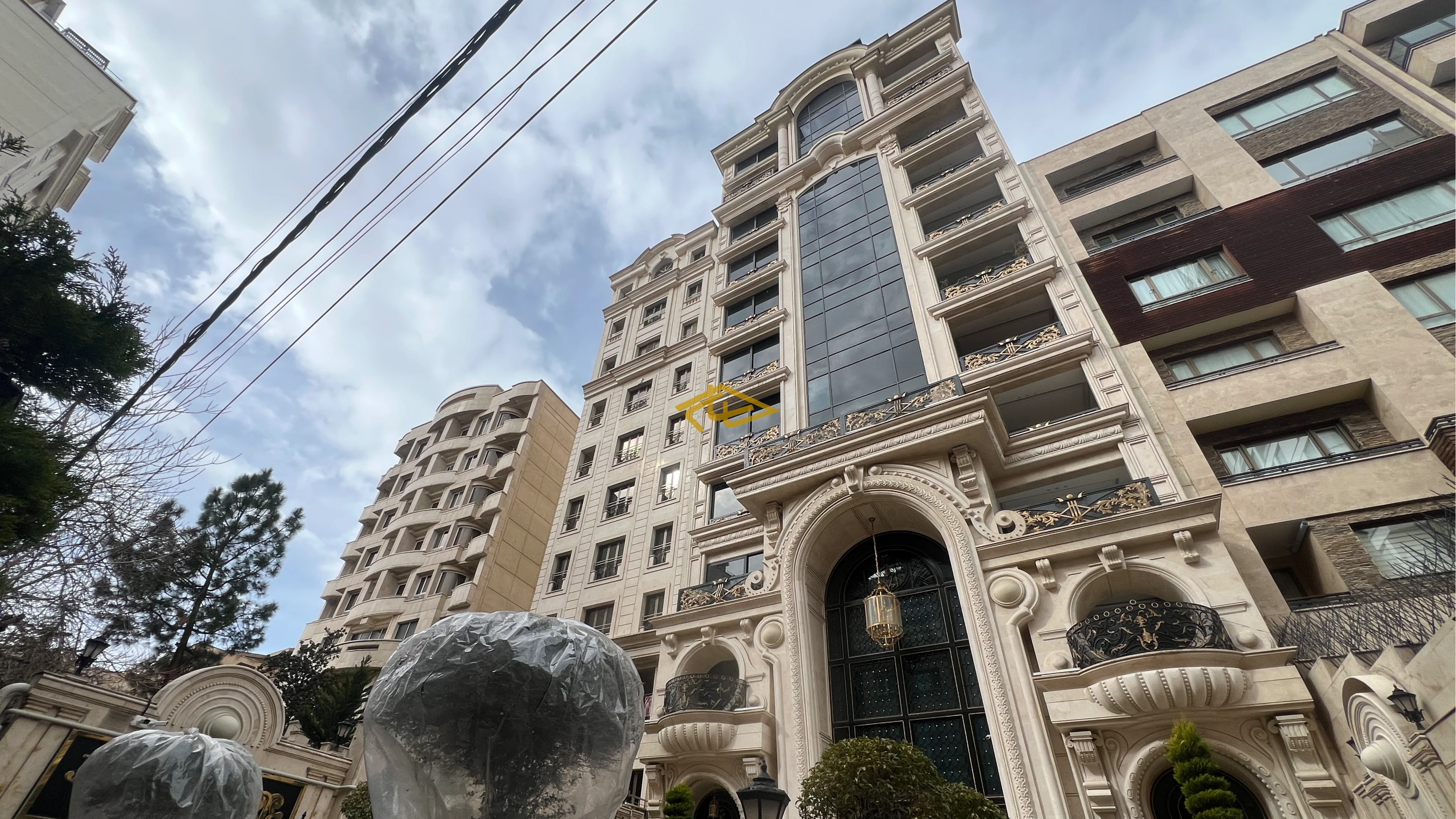 خرید و اجاره آپارتمان در عمارت ژولیت زعفرانیه | ۴۷۰ متر