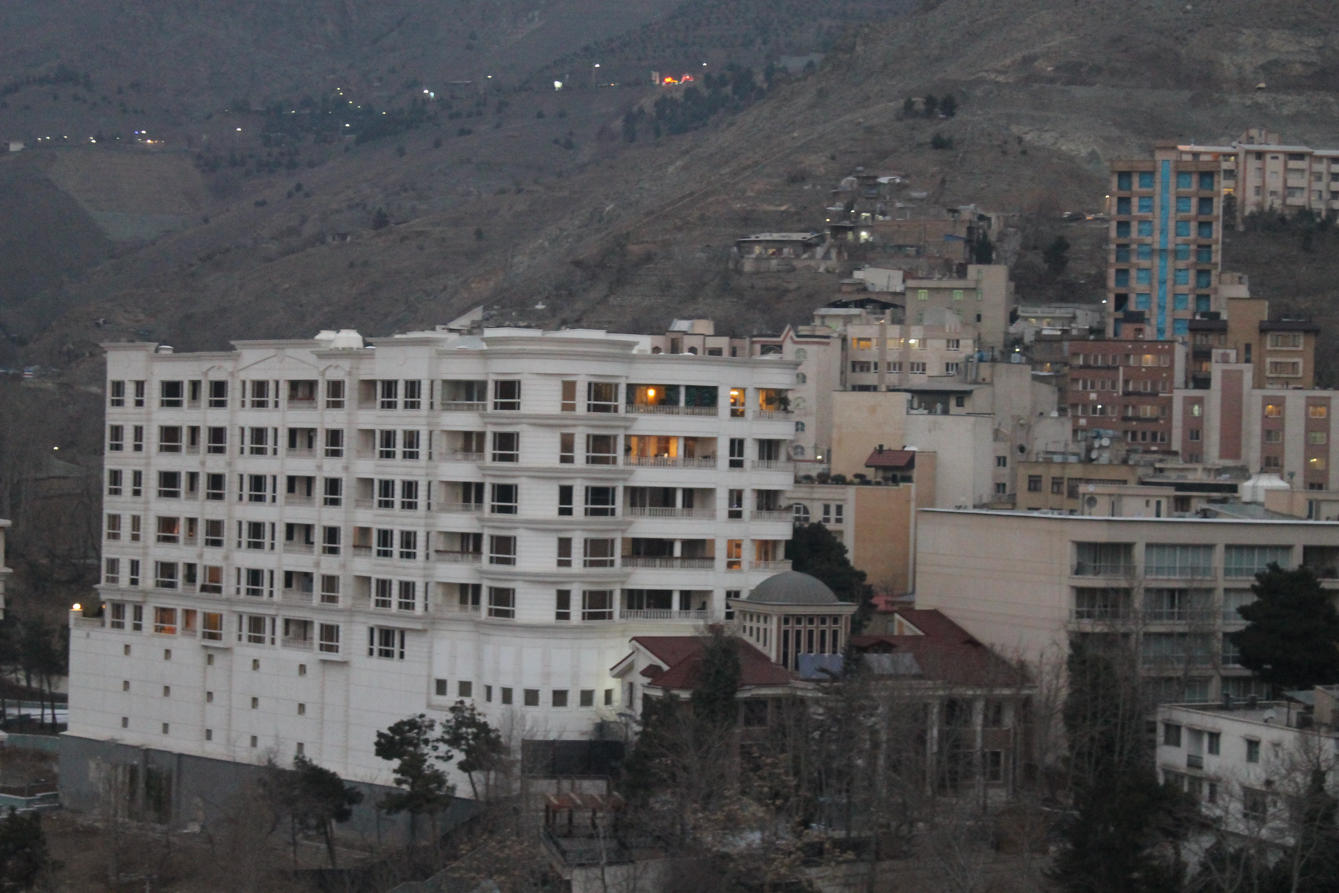 ساختمانی مدرن در ولنجک