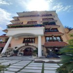 اجاره آپارتمان در فرشته ۲۸۵ متر ۳ خواب مستر تکواحدی طبقات بالا ۲ پارکینگ فول امكانات تراس قابل چيدمان ويو باغ سفارت در خيابان مريم شرقي