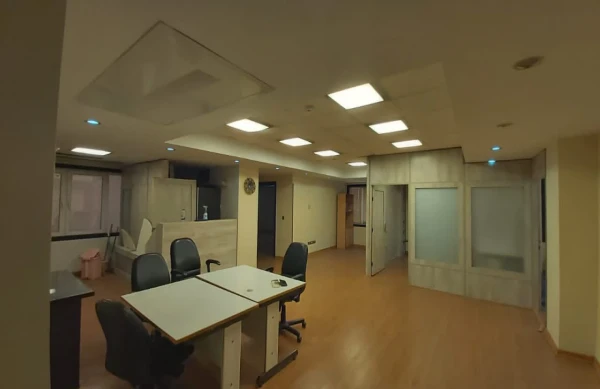 اجاره دفتر كار در زعفرانيه ١٦٧ متر ٤ خواب ٢ پاركينگ خوش نقشه بسيار شيك در خيابان بهزادي