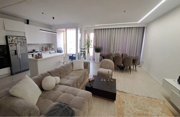 فروش آپارتمان ۱۳۲ متری در ولنجک | دو خواب مستر، نورگیر عالی